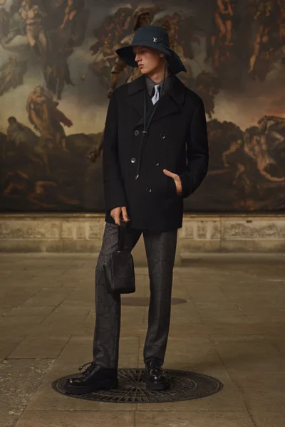 Look 16